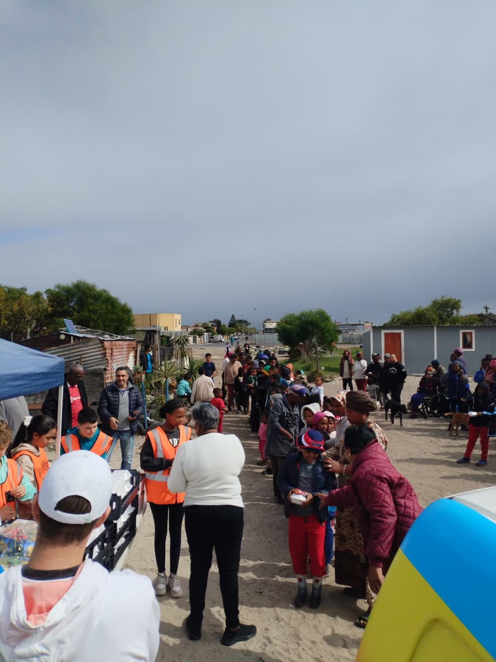 Community members lining up to receive help from Things On Wheels